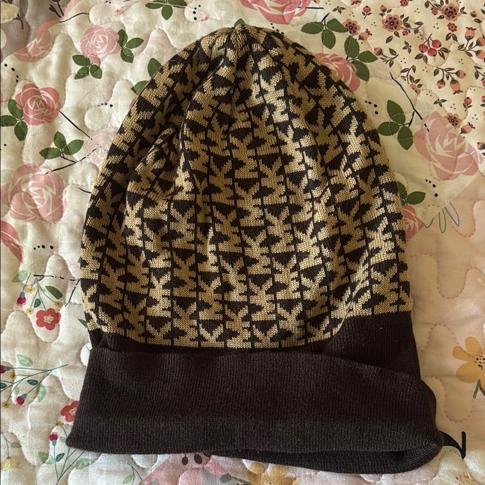Stylish Black and Tan Knit Beanie